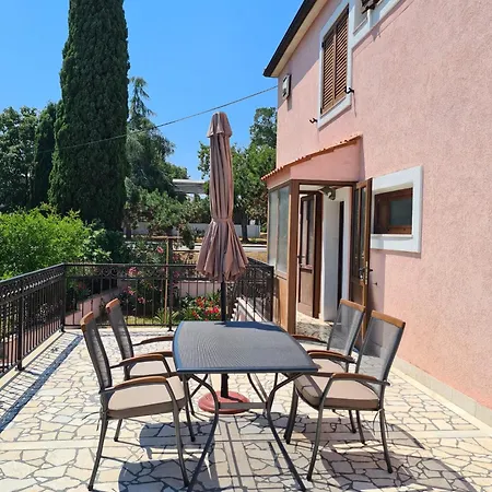 Aura House Free Parking For 6 Cars