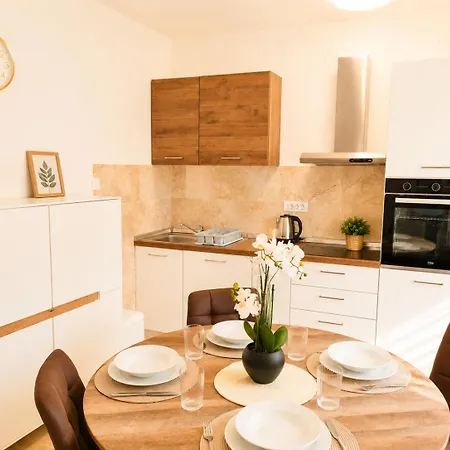 Aura House Free Parking For 6 Cars Rovinj