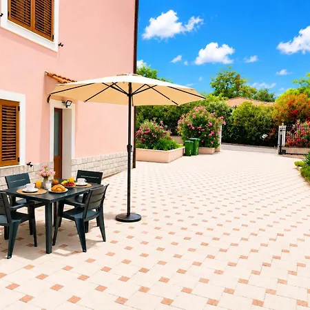 Aura House Free Parking For 6 Cars *